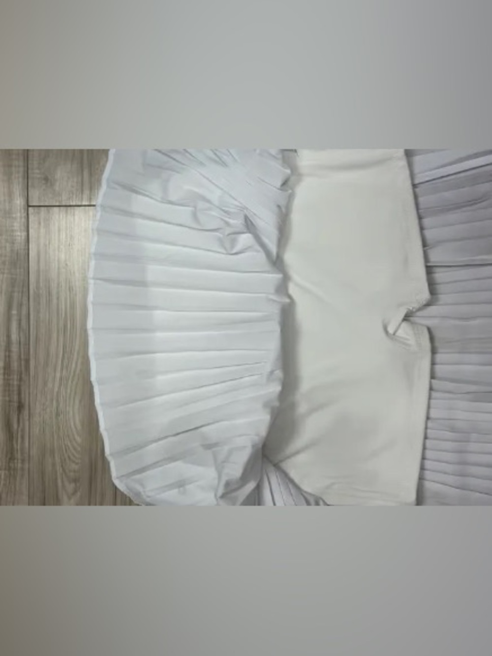 ALO Yoga White Pleated Tennis Skirt - Picture 2 of 2